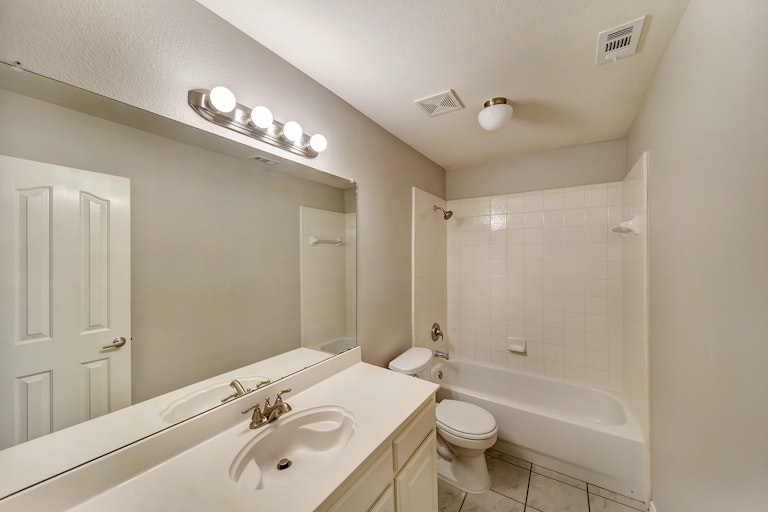 Photo 25 of 26 - 12601 Sweet Bay Dr, Euless, TX 76040