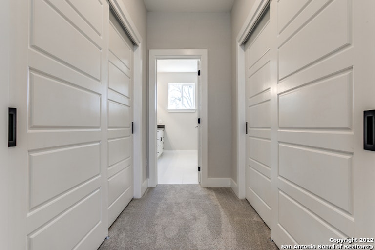 Photo 5 of 26 - 1618 W Lawndale Dr #5, San Antonio, TX 78209