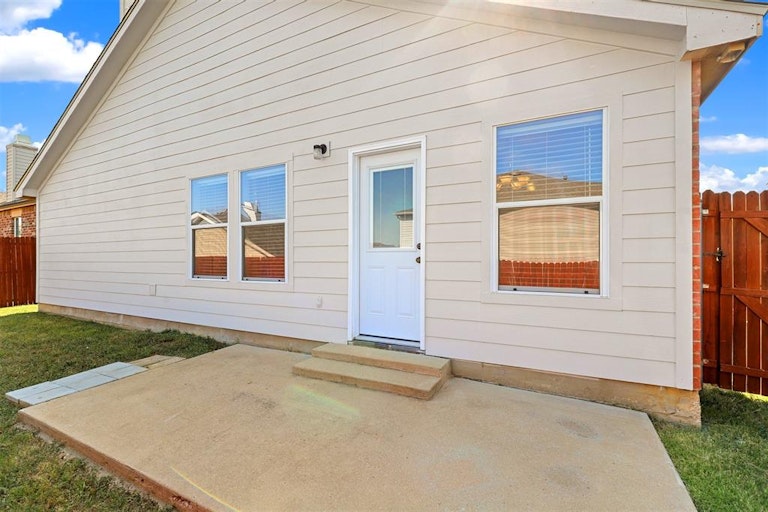 Photo 22 of 25 - 10121 Sourwood Dr, Fort Worth, TX 76244