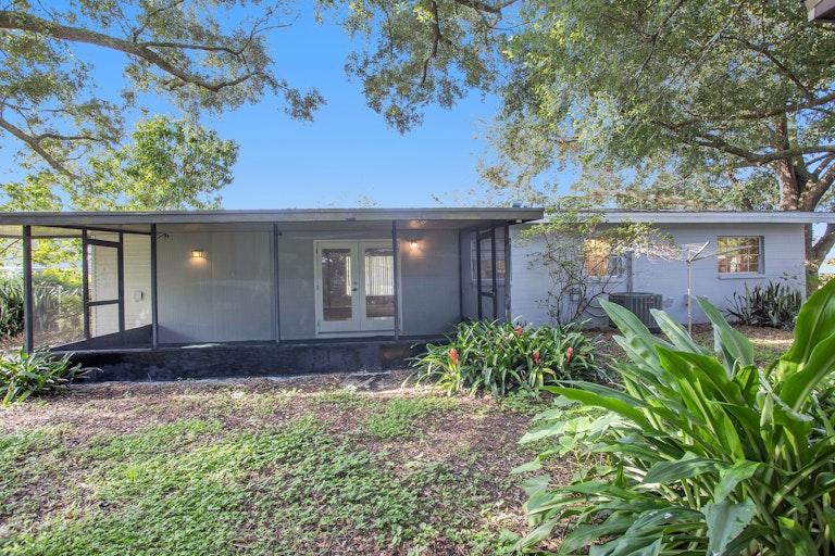 Photo 12 of 17 - 502 S Everina Cir, Brandon, FL 33510
