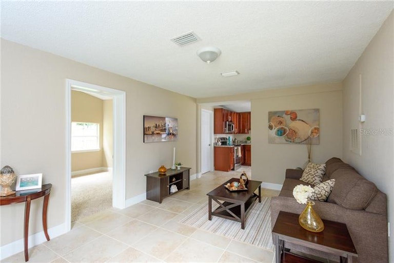 Photo 13 of 25 - 1706 Washington Rd, Valrico, FL 33594