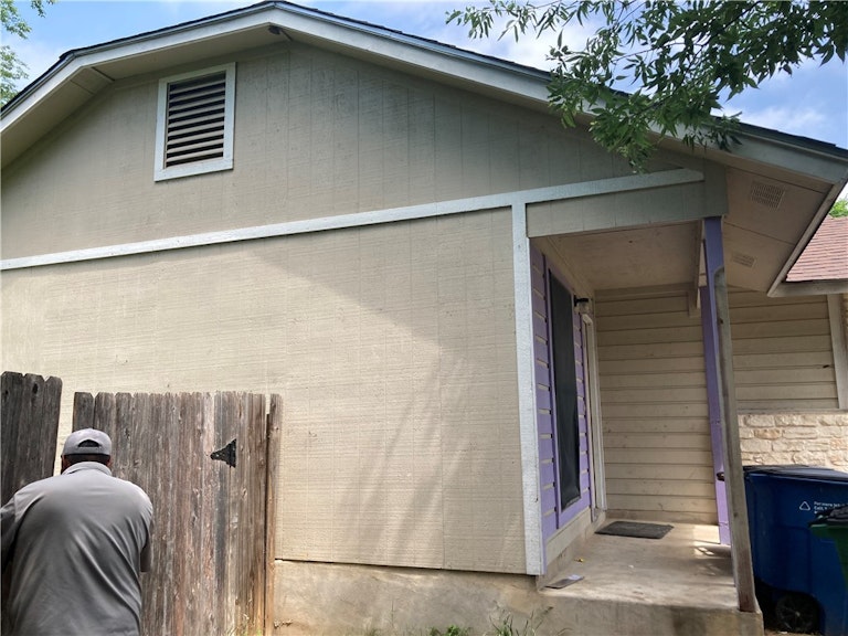 Photo 6 of 14 - 7001 Kildare Cv, Austin, TX 78724