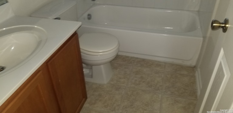 Photo 12 of 22 - 514 Candy Dr, Converse, TX 78109