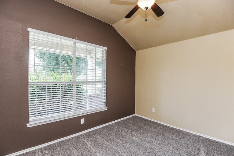 Photo 18 of 25 - 13308 Ridgepointe Rd, Fort Worth, TX 76244