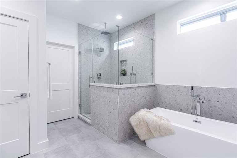 Photo 23 of 33 - 3410 Hardy St, Houston, TX 77009