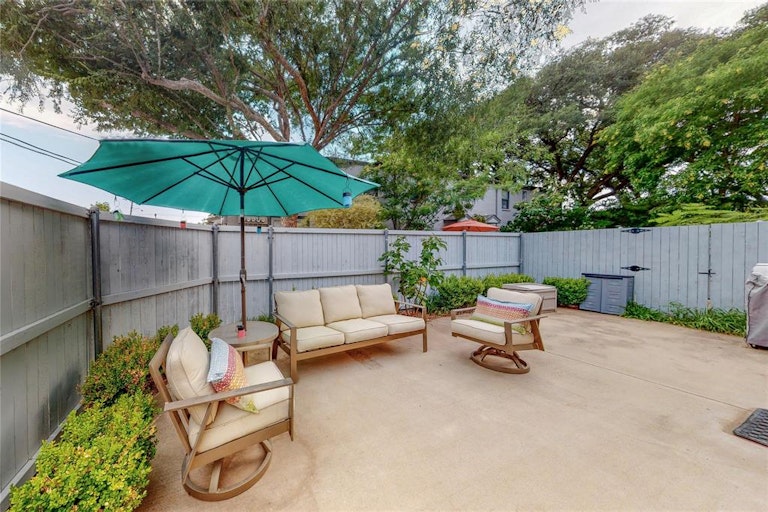 Photo 1 of 28 - 5021 N Hall St, Dallas, TX 75235