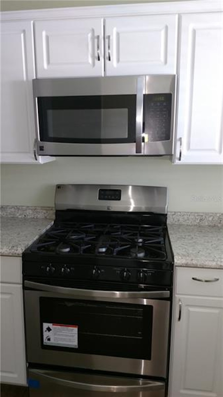 Photo 4 of 21 - 5521 80th St N #512, Saint Petersburg, FL 33709