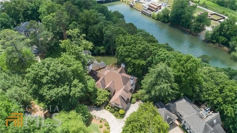 Photo 1 of 40 - 1455 N Riverside Cir, Atlanta, GA 30328