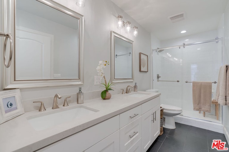 Photo 21 of 41 - 4342 Redwood Ave Unit C308, Marina Del Rey, CA 90292