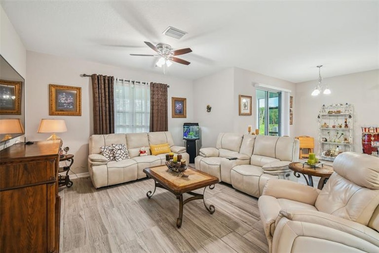 Photo 11 of 72 - 18123 Cortes Creek Blvd, Spring Hill, FL 34610