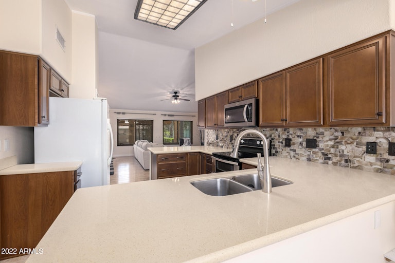 Photo 13 of 37 - 11542 N 76th Dr, Peoria, AZ 85345