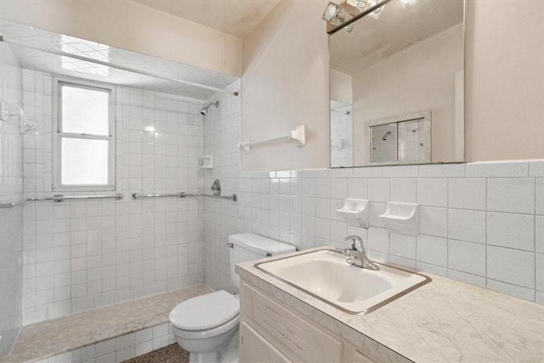 Photo 5 of 29 - 10384 111th Pl, Largo, FL 33773