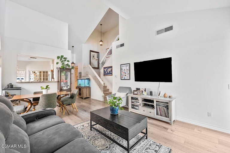 Photo 8 of 40 - 4891 Lazio Way, Oak Park, CA 91377