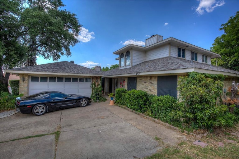 Photo 2 of 39 - 2914 Starboard Dr, Rockwall, TX 75087