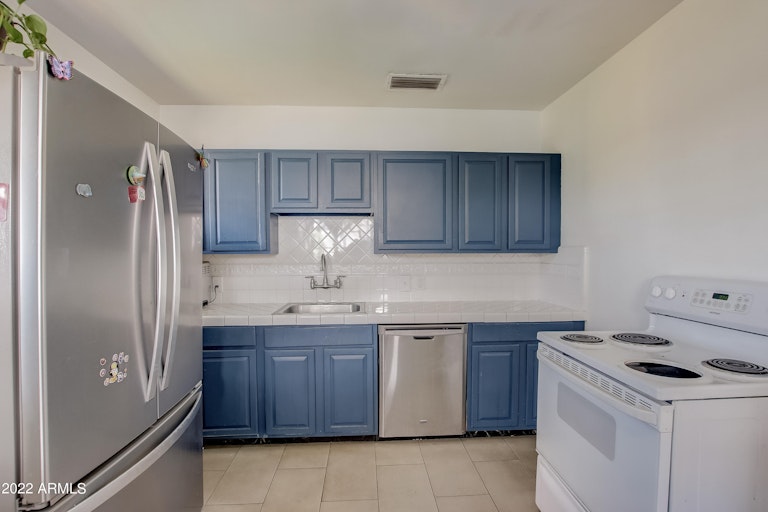 Photo 15 of 26 - 1917 E Mitchell Dr, Phoenix, AZ 85016