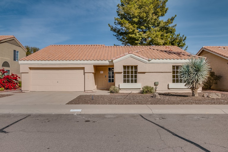 Photo 1 of 23 - 4302 E Windmere Dr, Phoenix, AZ 85048