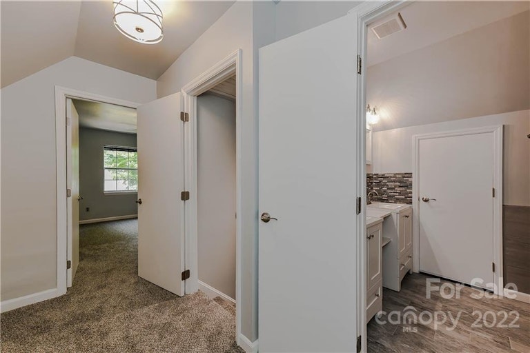 Photo 12 of 19 - 10012 Topeka Dr, Mint Hill, NC 28227