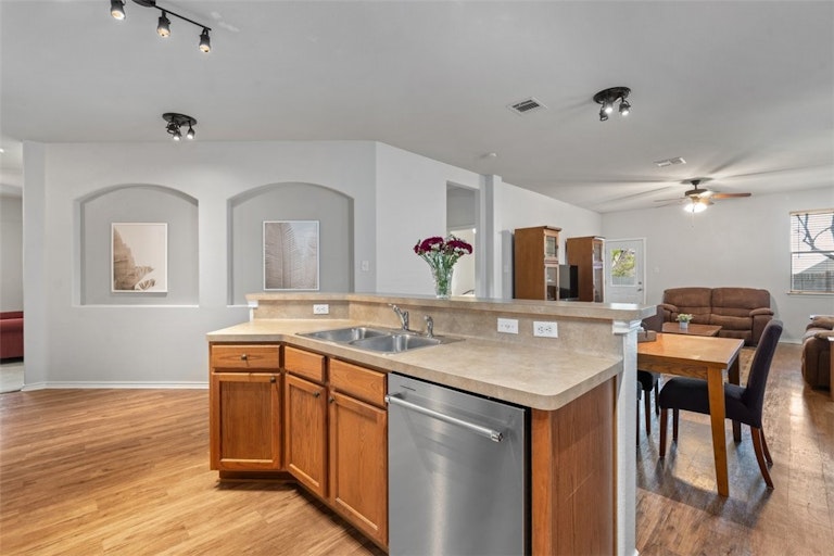 Photo 6 of 37 - 414 Las Colinas Dr, Leander, TX 78641