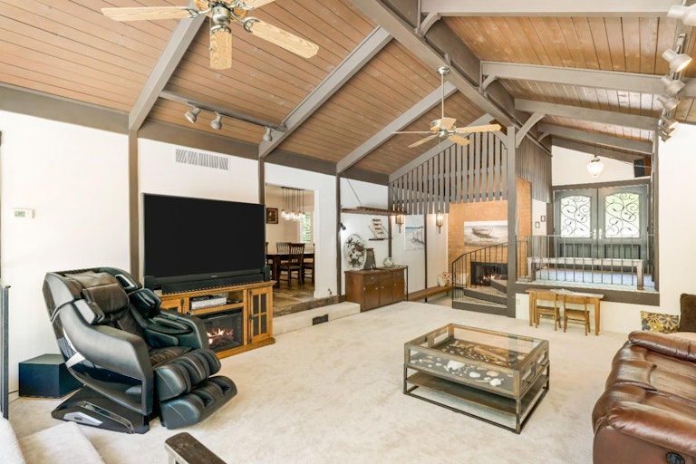 Photo 17 of 52 - 7373 Nob Hill Dr, Carmichael, CA 95608