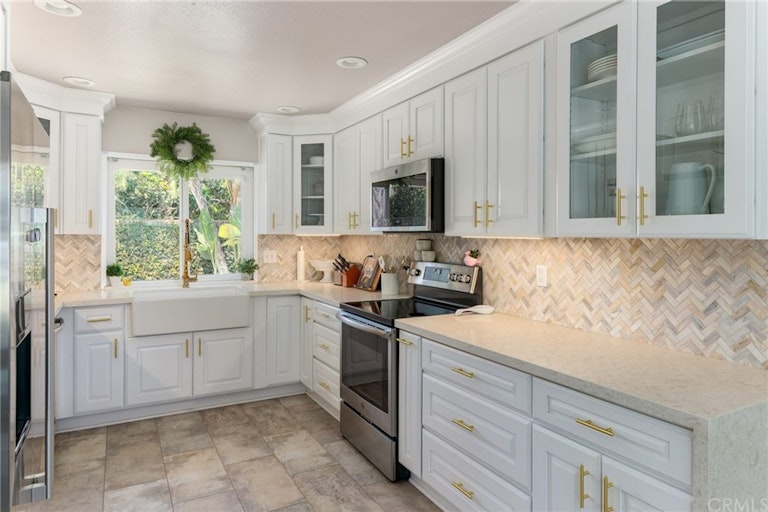 Photo 13 of 19 - 1721 N Oak Knoll Dr, Anaheim, CA 92807