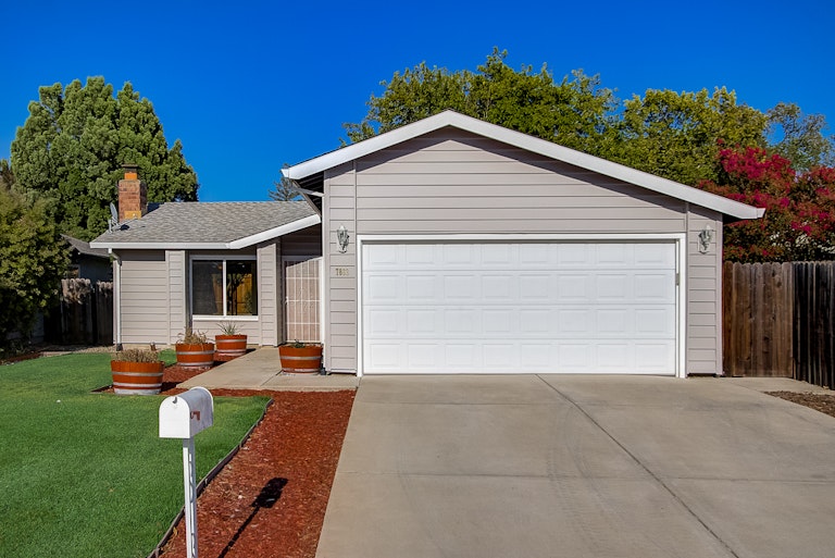 Photo 12 of 30 - 7863 Deer Creek Dr, Sacramento, CA 95823