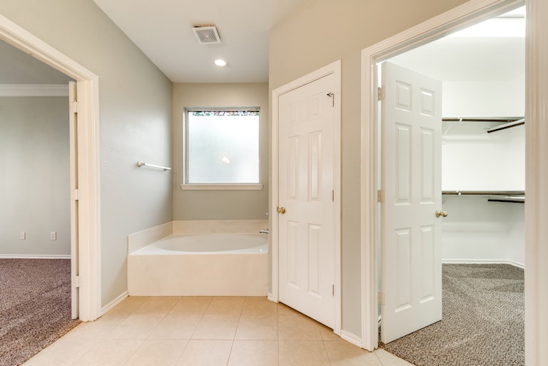 Photo 24 of 37 - 1610 Warrington Way, Forney, TX 75126