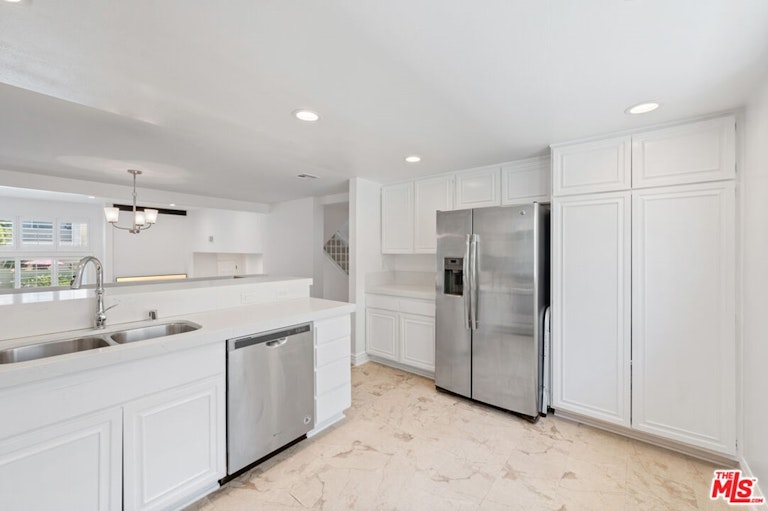 Photo 8 of 38 - 13238 Fiji Way Unit B, Marina Del Rey, CA 90292