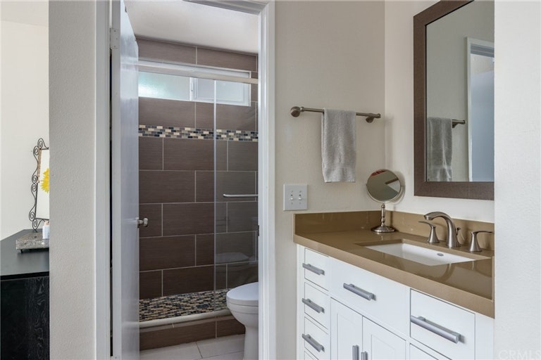 Photo 16 of 19 - 1721 N Oak Knoll Dr, Anaheim, CA 92807