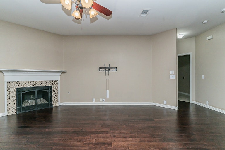 Photo 12 of 25 - 7909 Spring Run, North Richland Hills, TX 76182