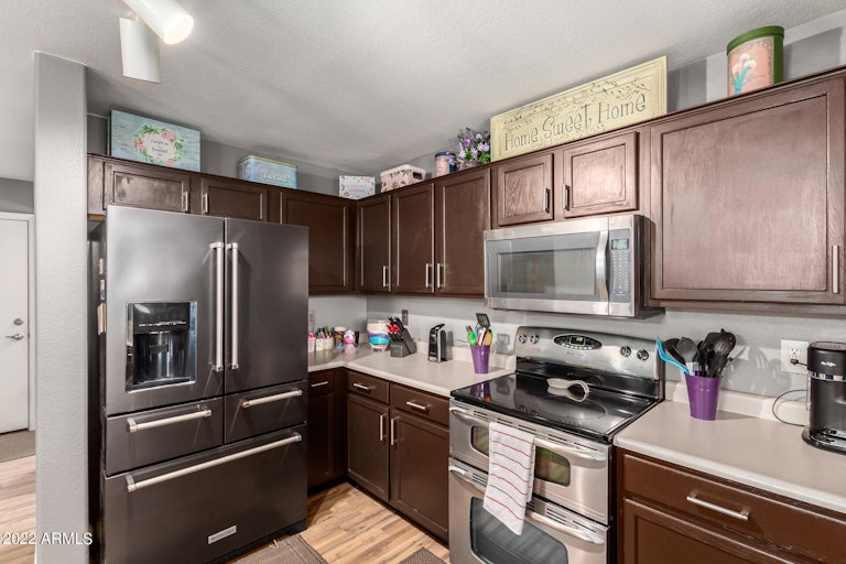 Photo 11 of 42 - 10822 W Quail Ave, Sun City, AZ 85373