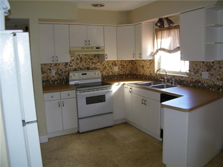 Photo 13 of 17 - 776 85th Ave N, Saint Petersburg, FL 33702