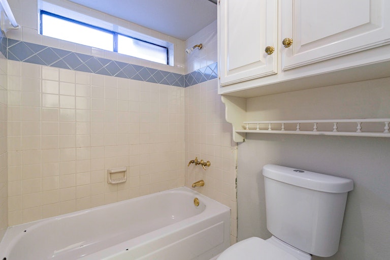 Photo 32 of 36 - 1721 Knob Hill Dr, Garland, TX 75043
