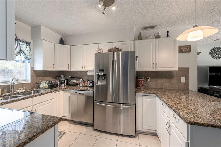 Photo 8 of 20 - 3211 W Tyson Ave, Tampa, FL 33611