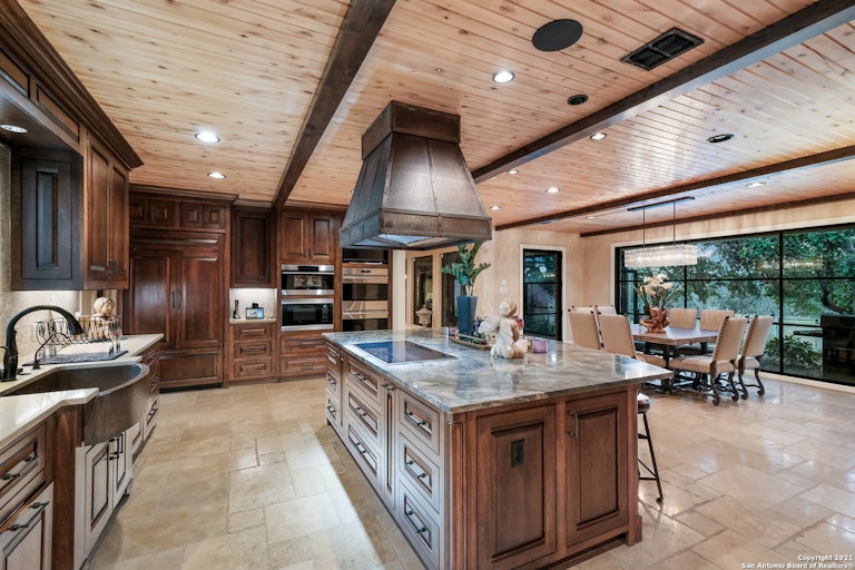 Photo 10 of 51 - 31925 Rolling Acres Trl, Boerne, TX 78015