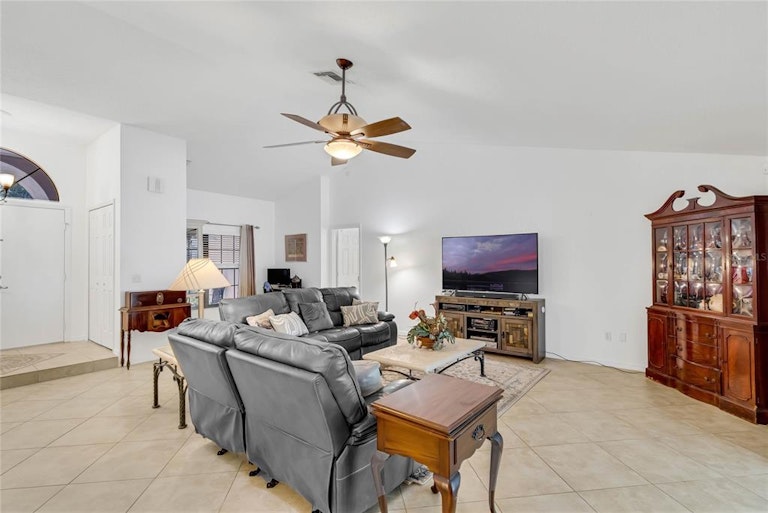 Photo 9 of 38 - 1102 Trotwood Blvd, Winter Springs, FL 32708