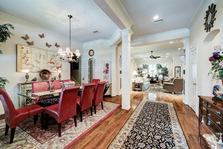 Photo 3 of 36 - 1518 Pine Chase Dr, Houston, TX 77055