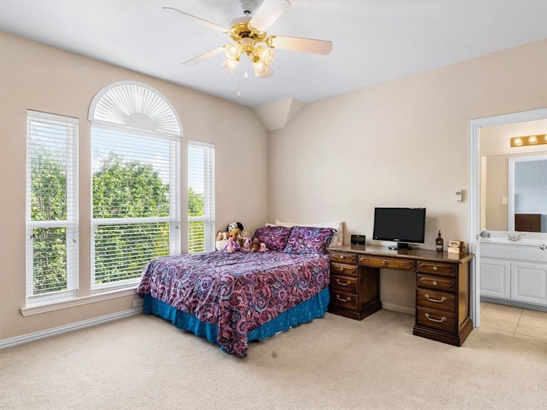 Photo 28 of 40 - 6916 Canyon Springs Rd, Fort Worth, TX 76132