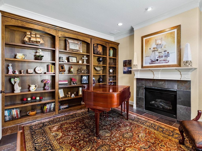 Photo 3 of 31 - 5421 Pershing Ave, Fort Worth, TX 76107