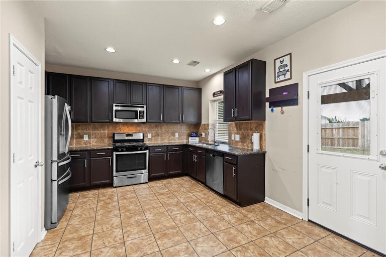 Photo 10 of 32 - 5938 Sugar Field Ln, Katy, TX 77449