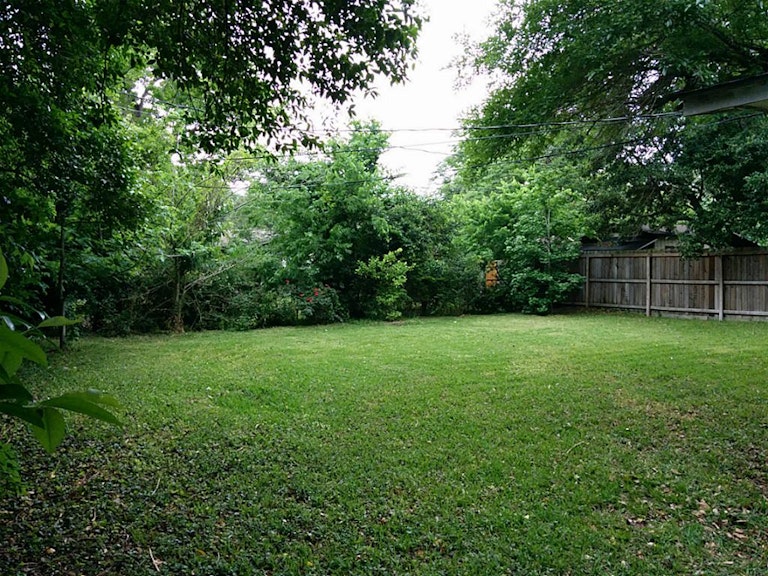 Photo 28 of 30 - 6326 Roos Rd, Houston, TX 77074