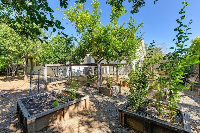 Photo 23 of 26 - 10664 Chardonay Dr, Rancho Cordova, CA 95670
