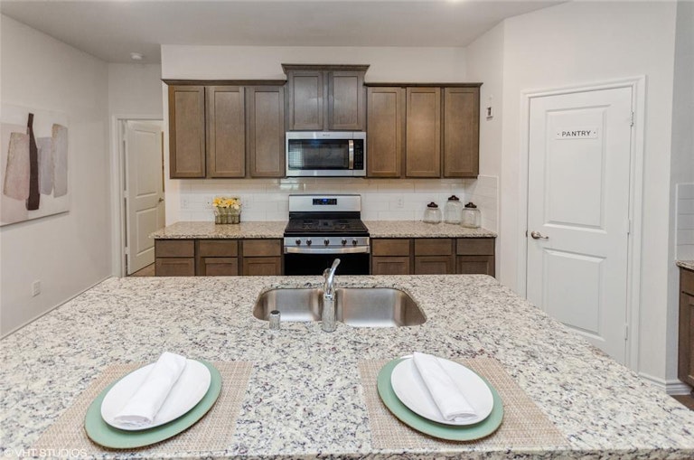 Photo 4 of 38 - 503 Range Dr, Princeton, TX 75407