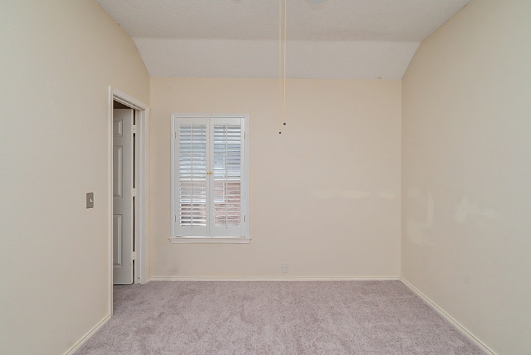 Photo 20 of 47 - 1309 Woodthorpe Dr, Mesquite, TX 75181