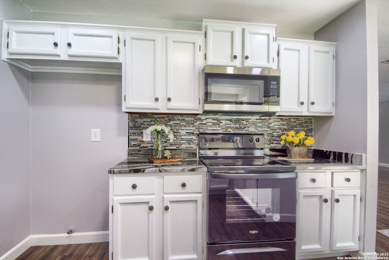 Photo 12 of 27 - 5803 Burkley Springs St, San Antonio, TX 78233