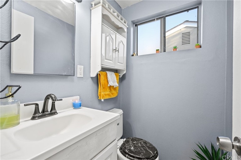Photo 21 of 52 - 1325 S Moonstone St, Anaheim, CA 92804