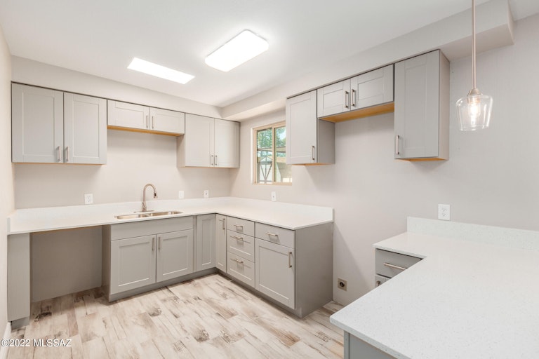 Photo 11 of 30 - 17 W Andrew Potter St, Corona De Tucson, AZ 85641