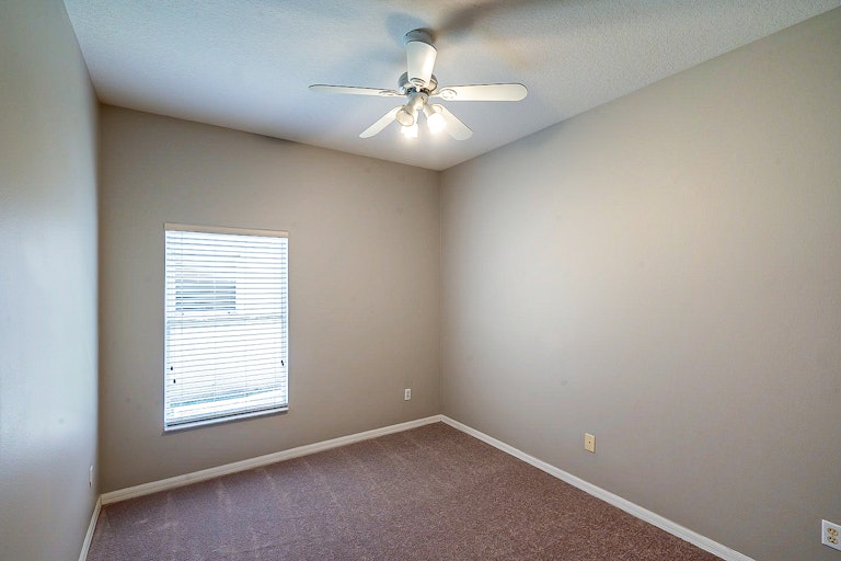 Photo 23 of 33 - 1621 Anna Catherine Dr, Orlando, FL 32828