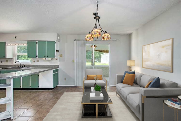 Photo 2 of 17 - 37223 Temple Ave, Zephyrhills, FL 33541