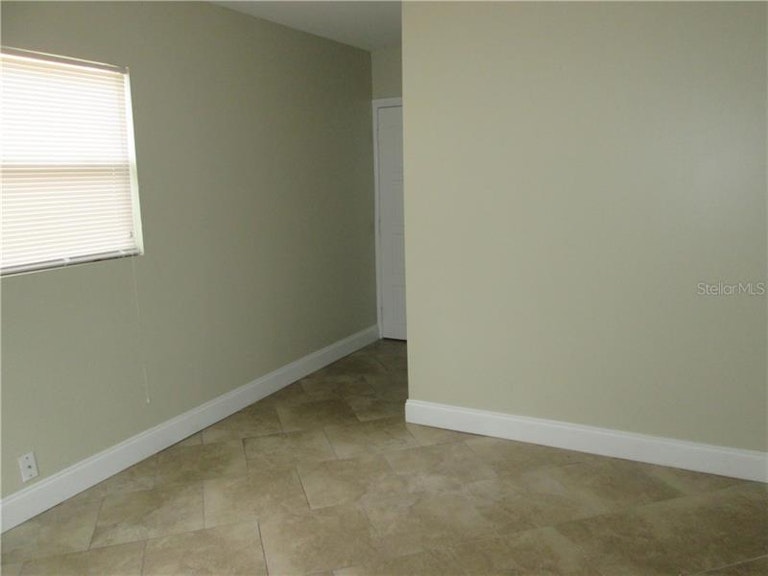 Photo 6 of 18 - 747 74th Ave N, Saint Petersburg, FL 33702