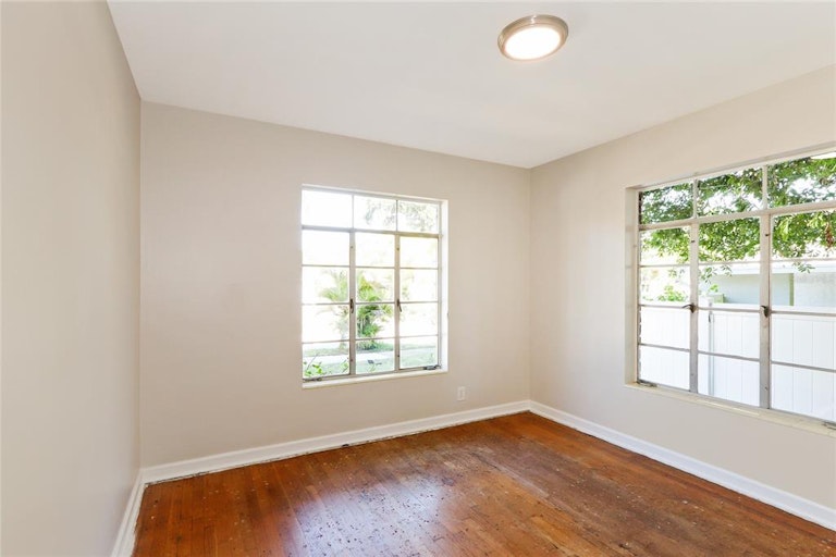 Photo 20 of 35 - 2601 Upton St S, Gulfport, FL 33711